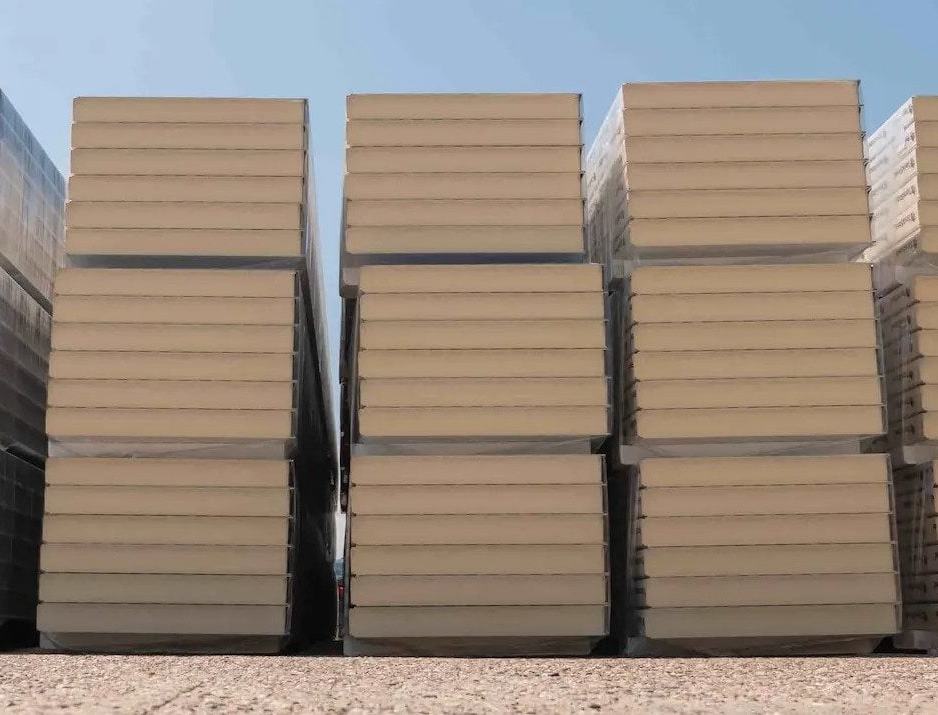 Hőszigetelt szendvicspanelek: az energiahatékonyság mesterművei